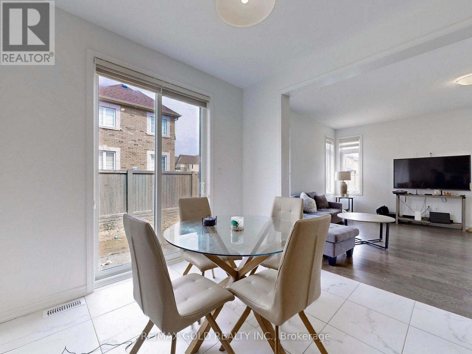 52 KEPPEL CIRCLE - 18