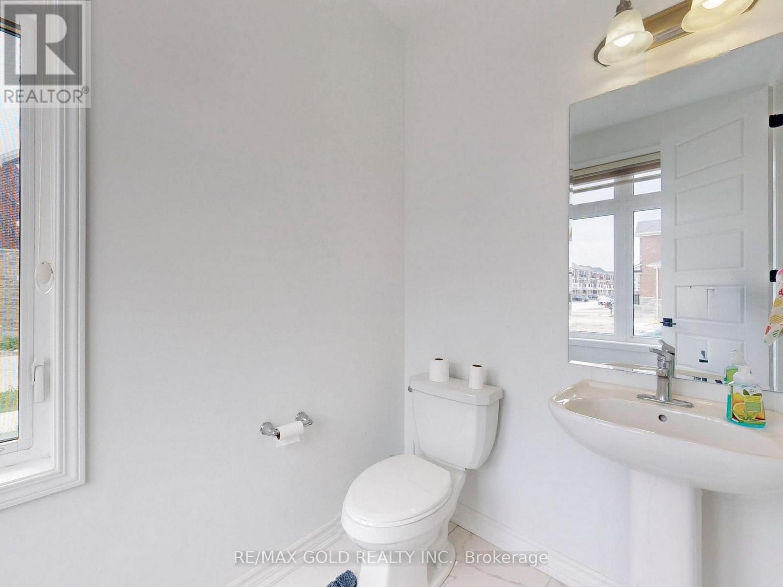 52 KEPPEL CIRCLE - 21
