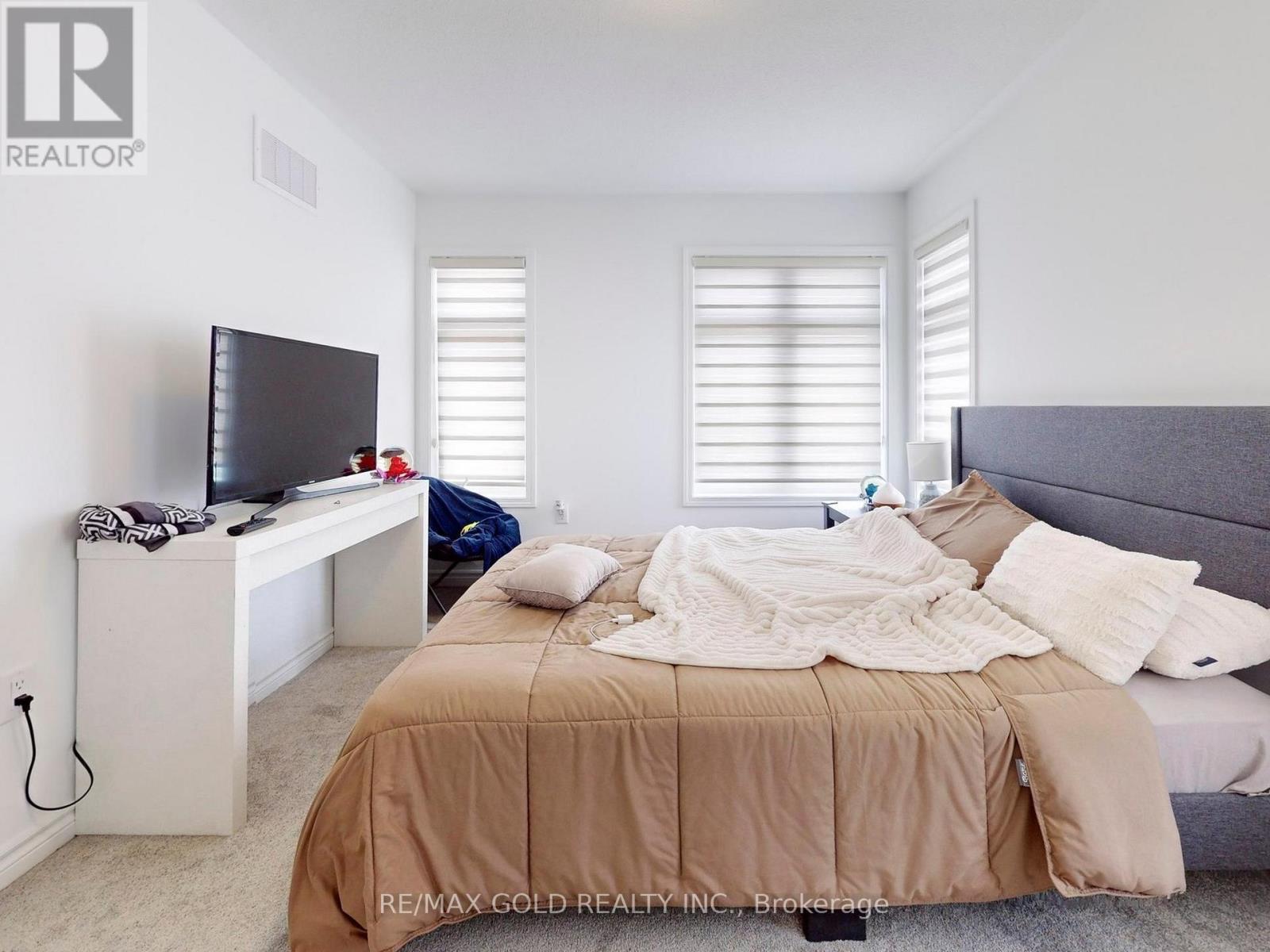 52 KEPPEL CIRCLE - 34