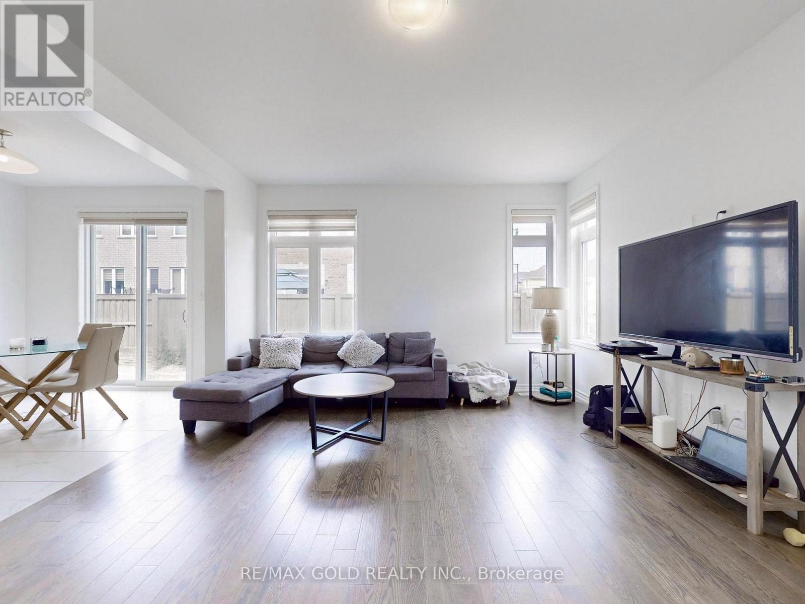 52 KEPPEL CIRCLE - 7