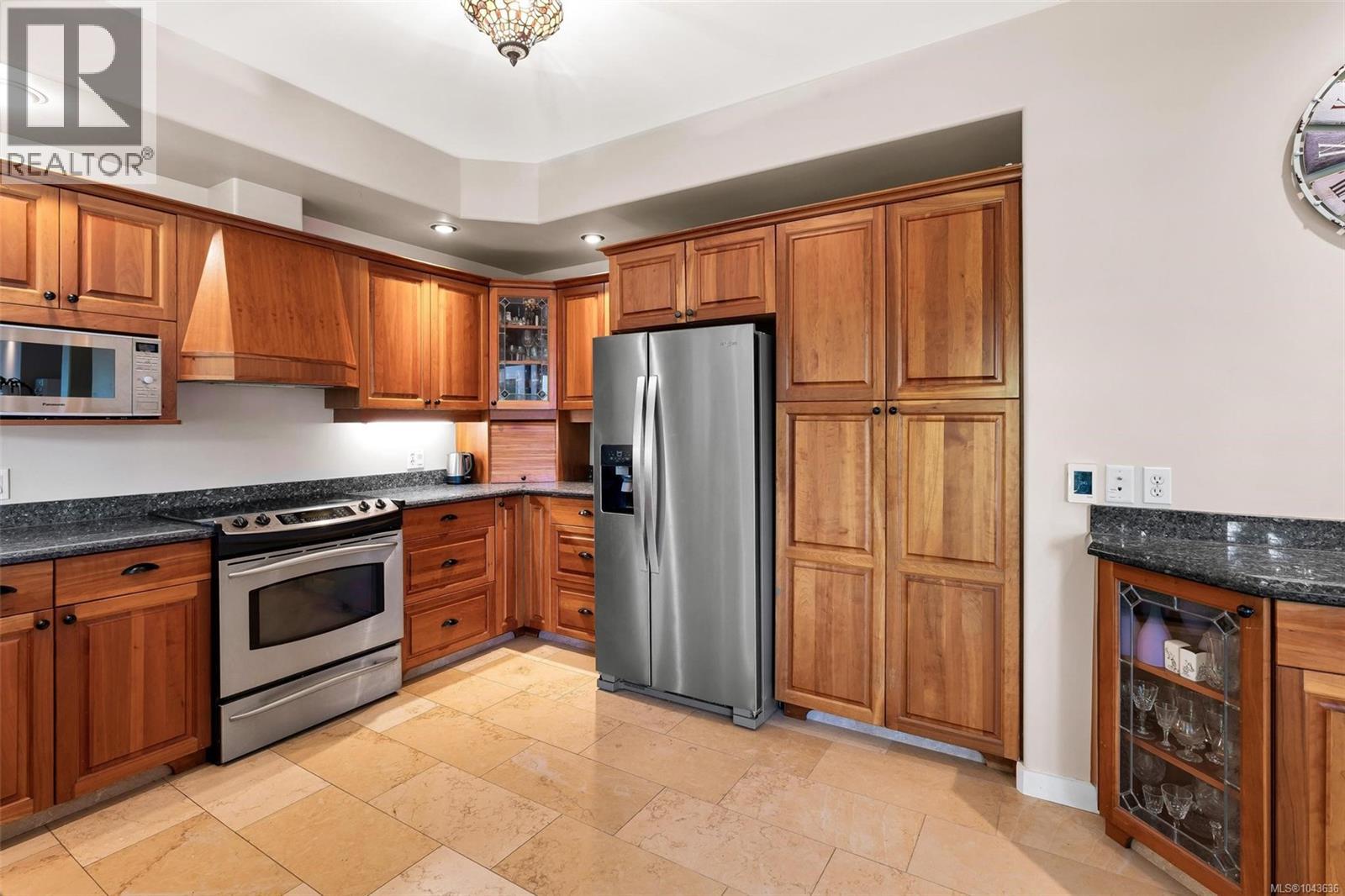 1231 Sutherland Dr - 24