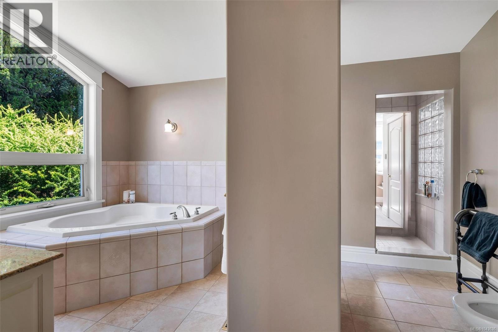 1231 Sutherland Dr - 46