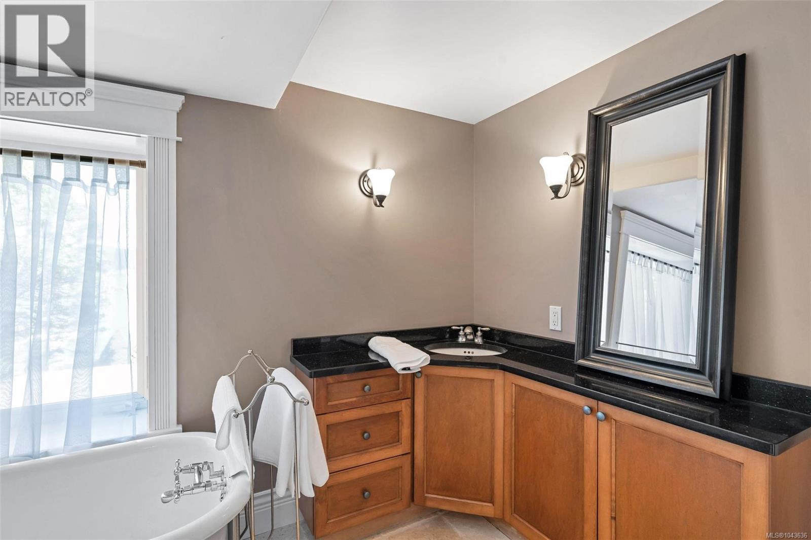 1231 Sutherland Dr - 54
