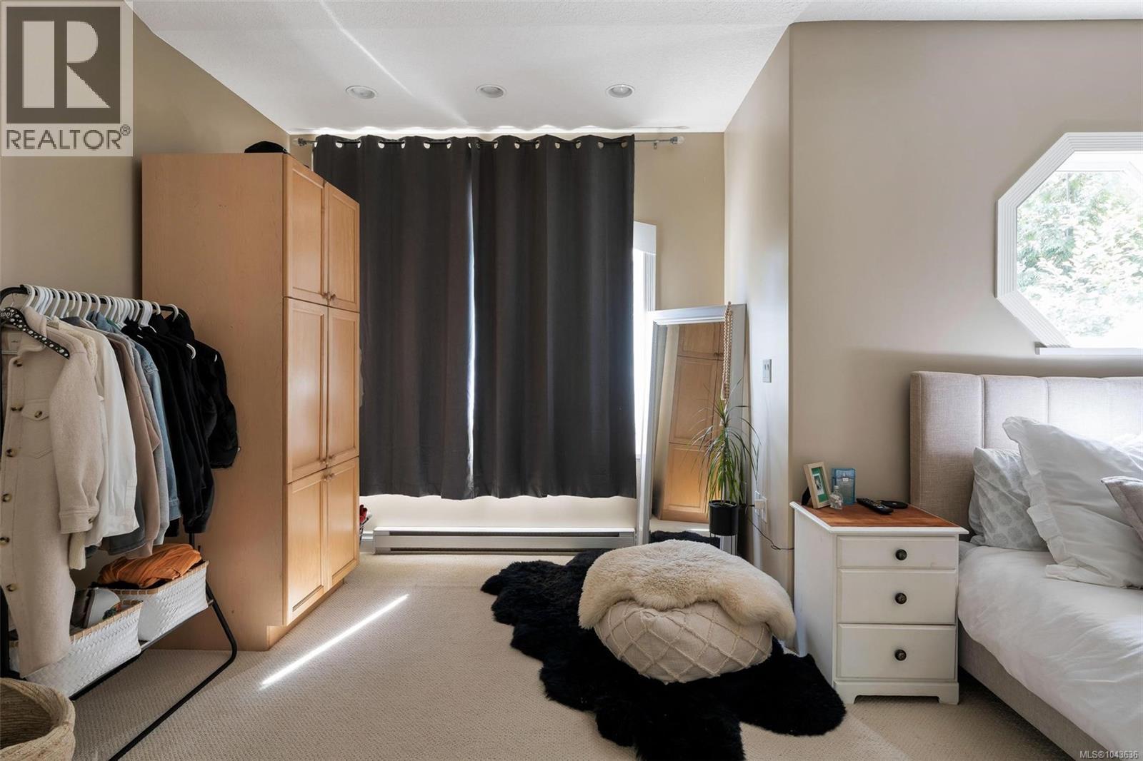 1231 Sutherland Dr - 74