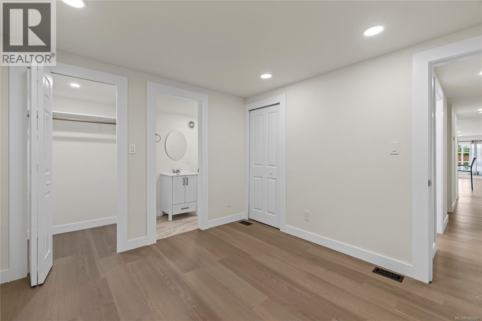 #66 1247 Arbutus Rd - 27