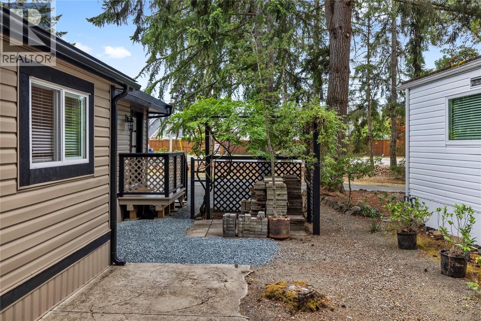 #66 1247 Arbutus Rd - 36