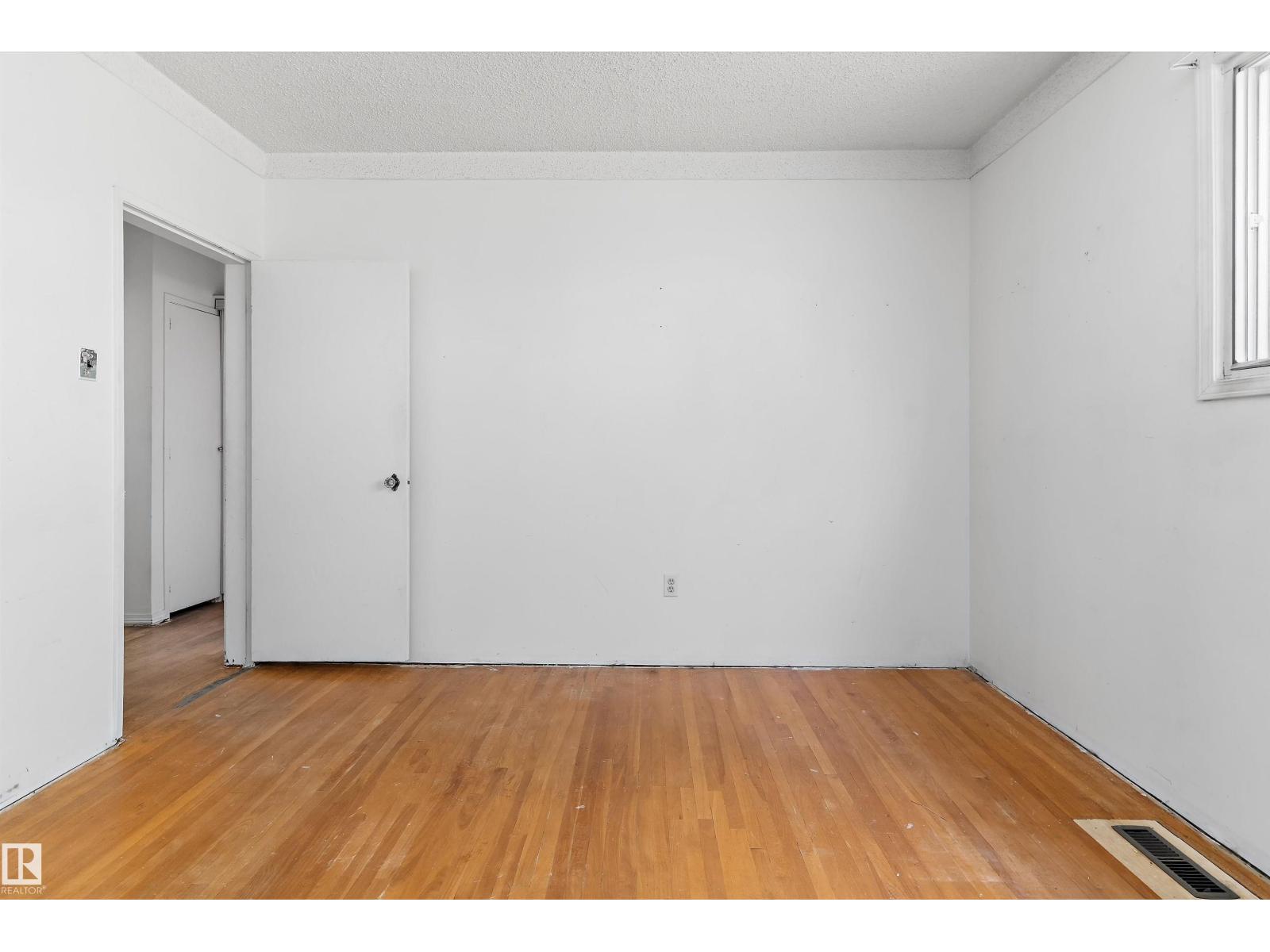 11619 123 ST NW - 12