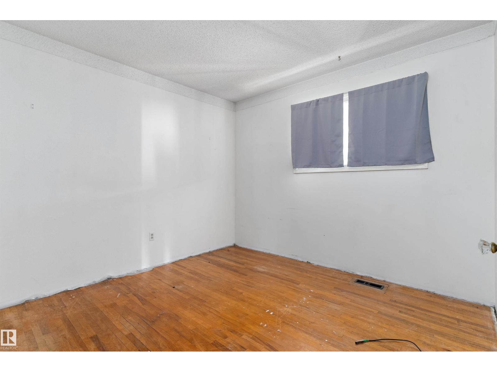 11619 123 ST NW - 9
