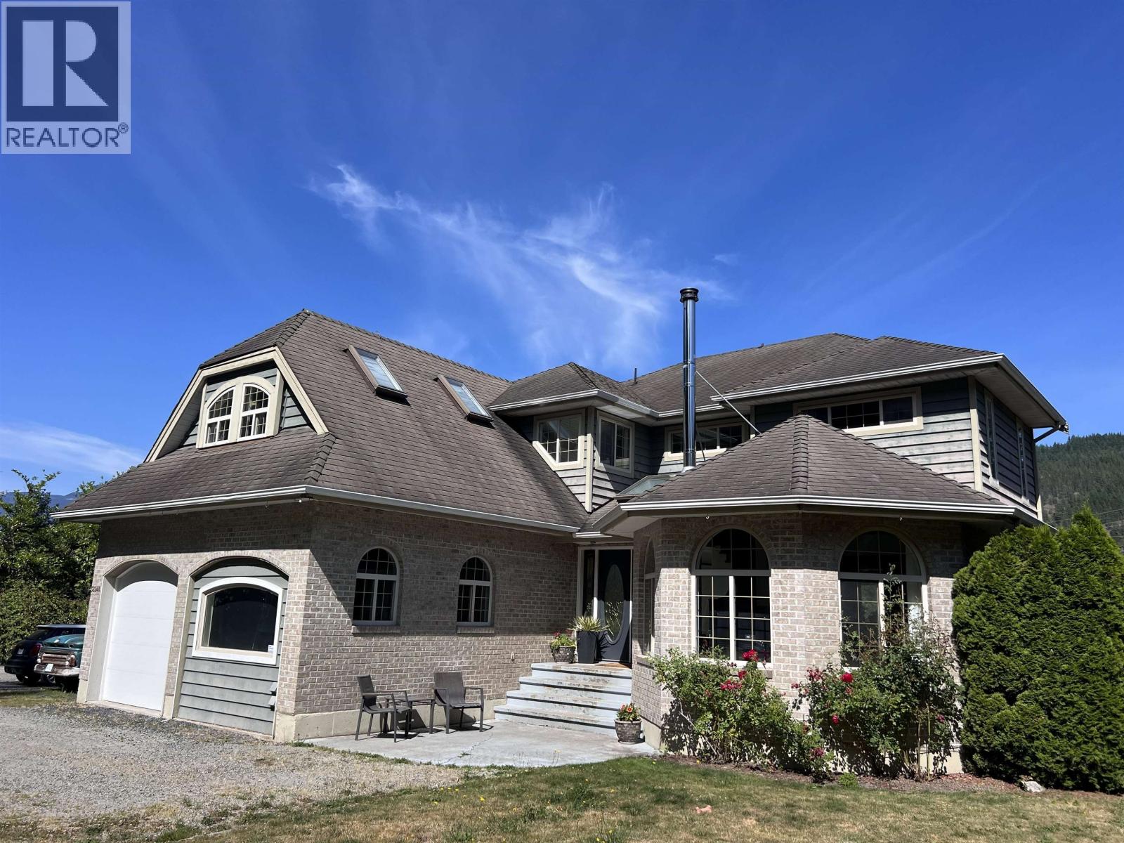 38940 LOGGERS LANE, Squamish