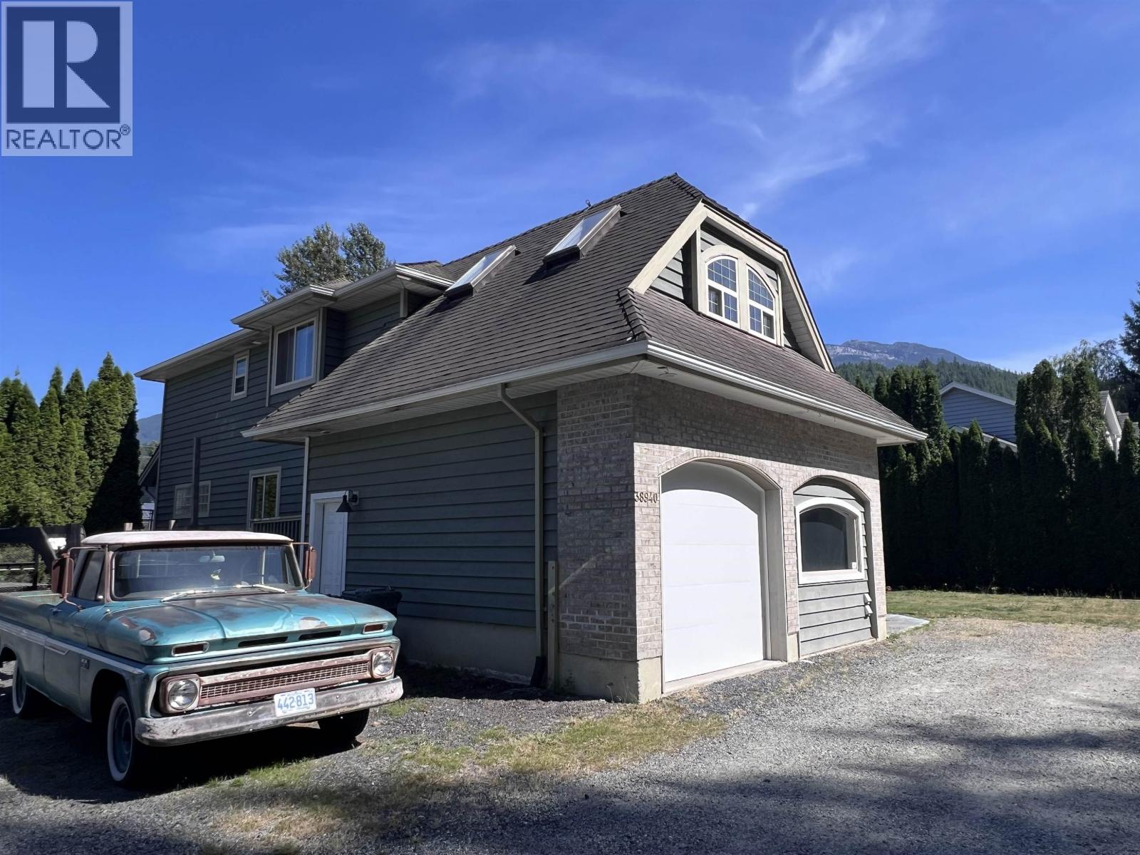 38940 LOGGERS LANE, Squamish