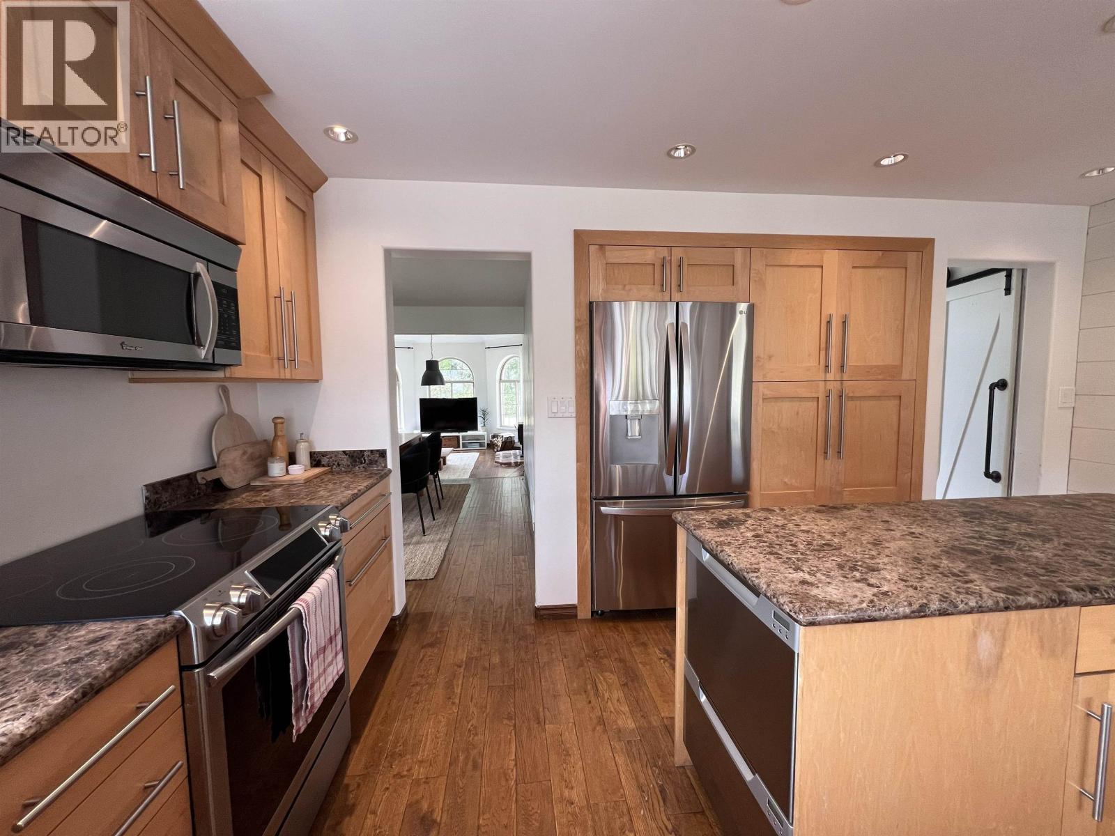38940 LOGGERS LANE, Squamish