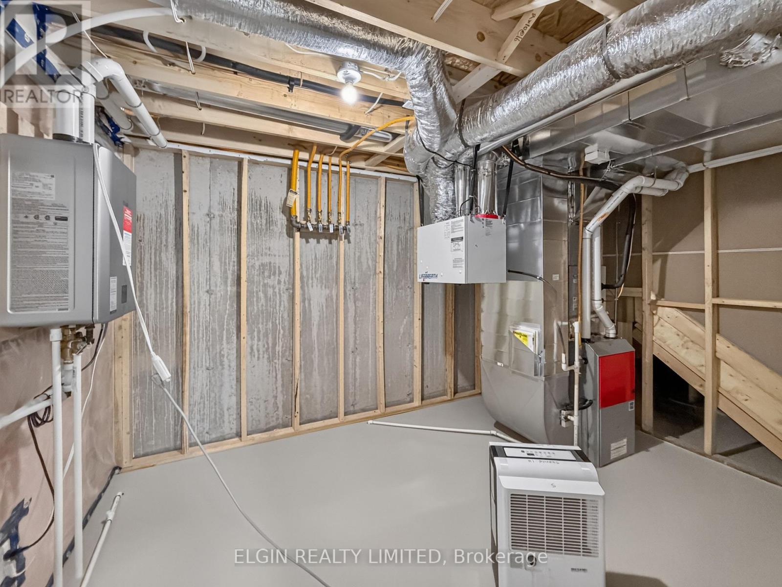 30 HEMLOCK CRESCENT - 23