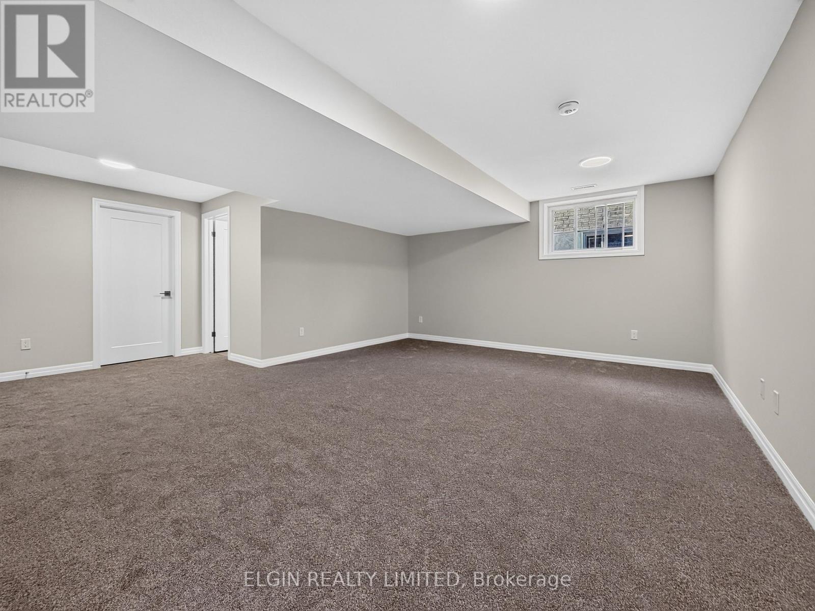 30 HEMLOCK CRESCENT - 22