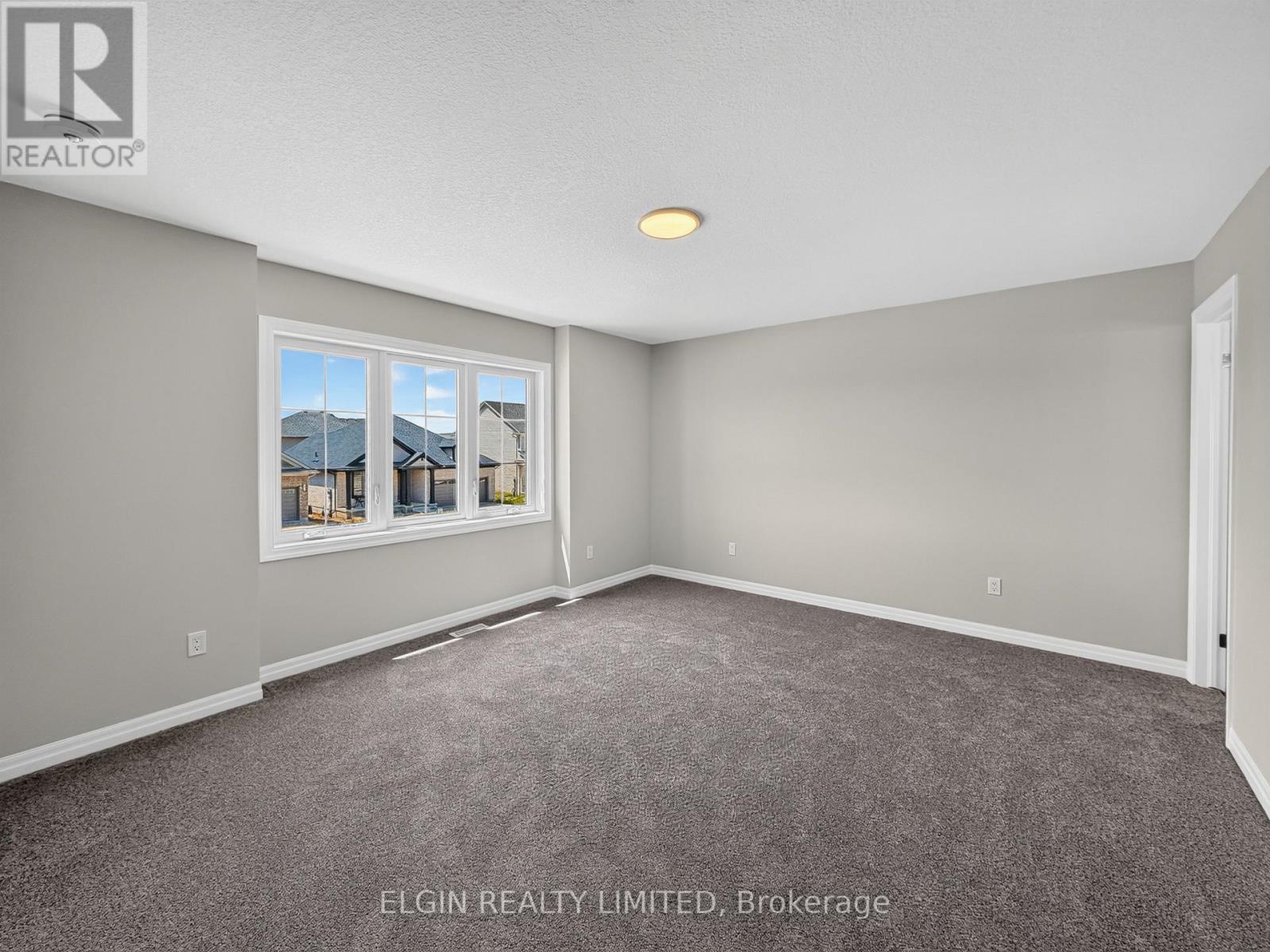 30 HEMLOCK CRESCENT - 12