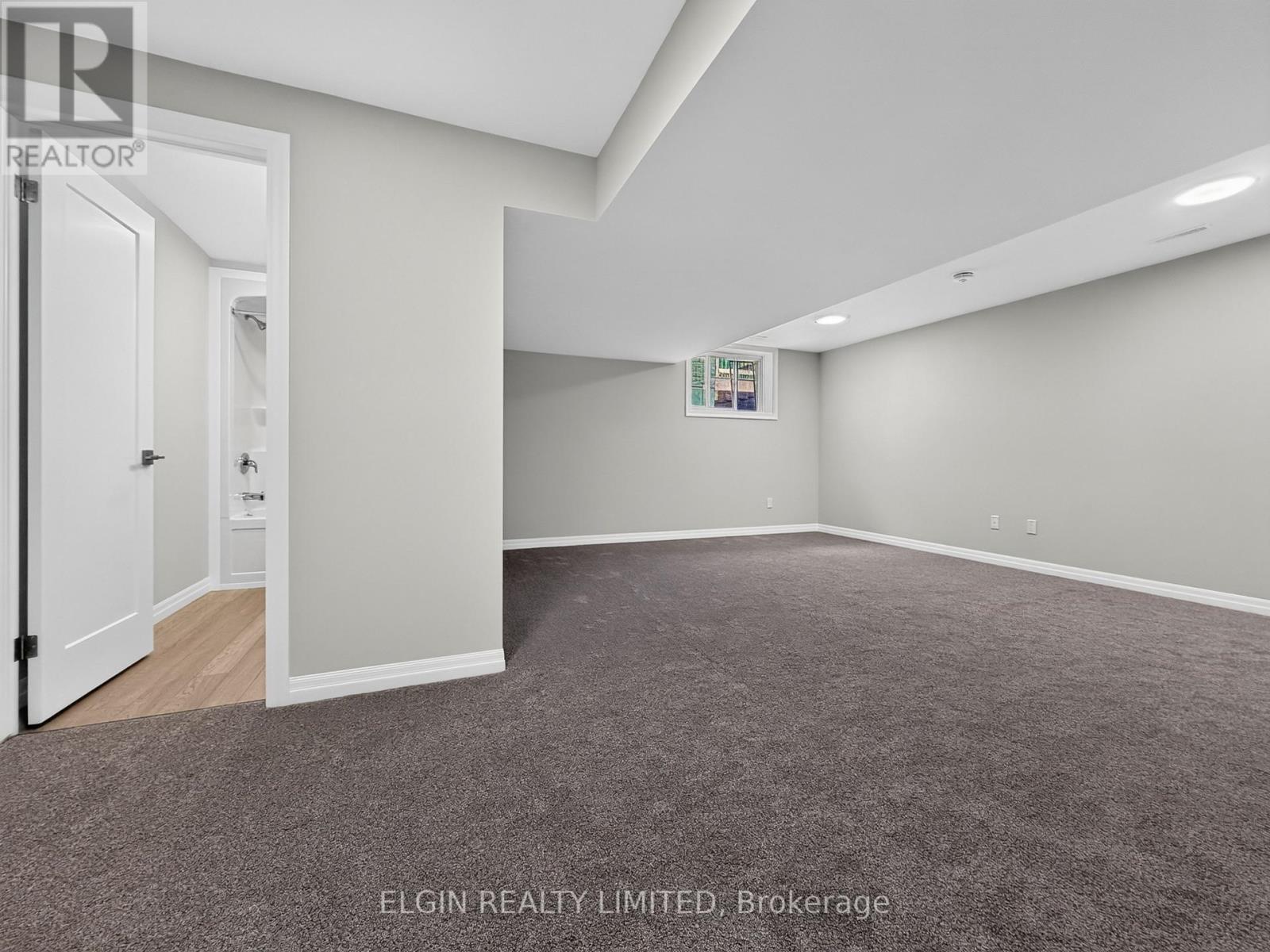 30 HEMLOCK CRESCENT - 20