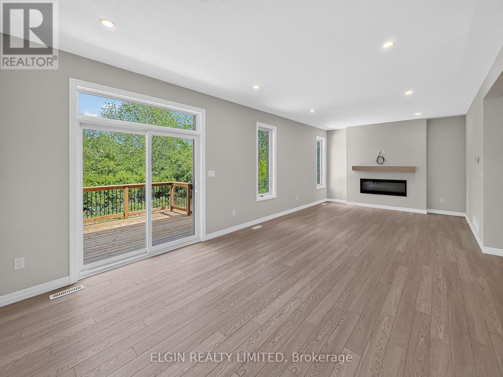 30 HEMLOCK CRESCENT - 11