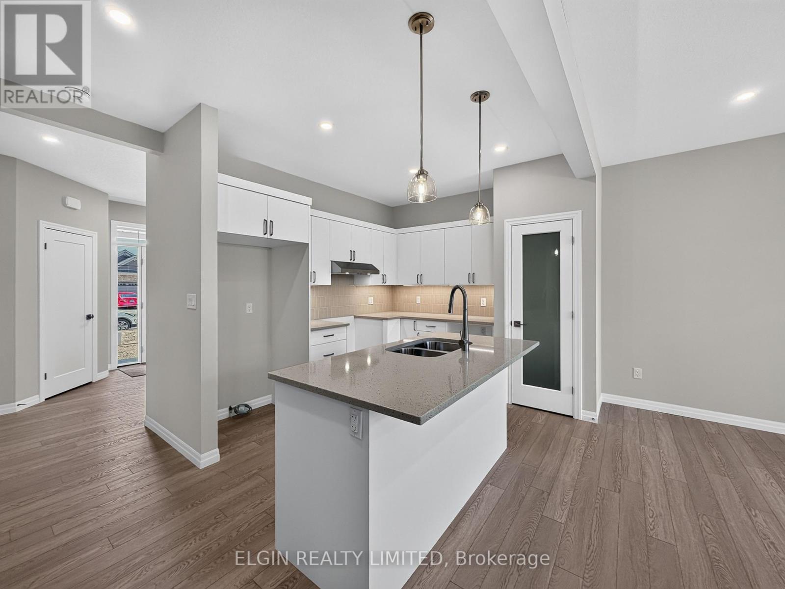 30 HEMLOCK CRESCENT - 7