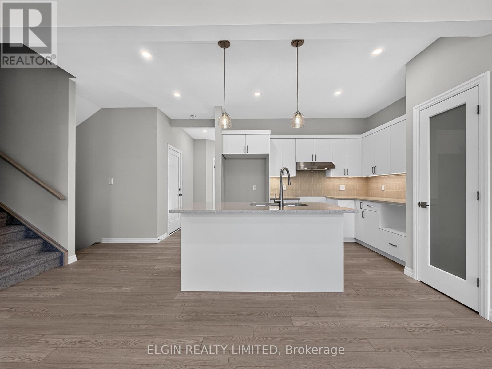 30 HEMLOCK CRESCENT - 8