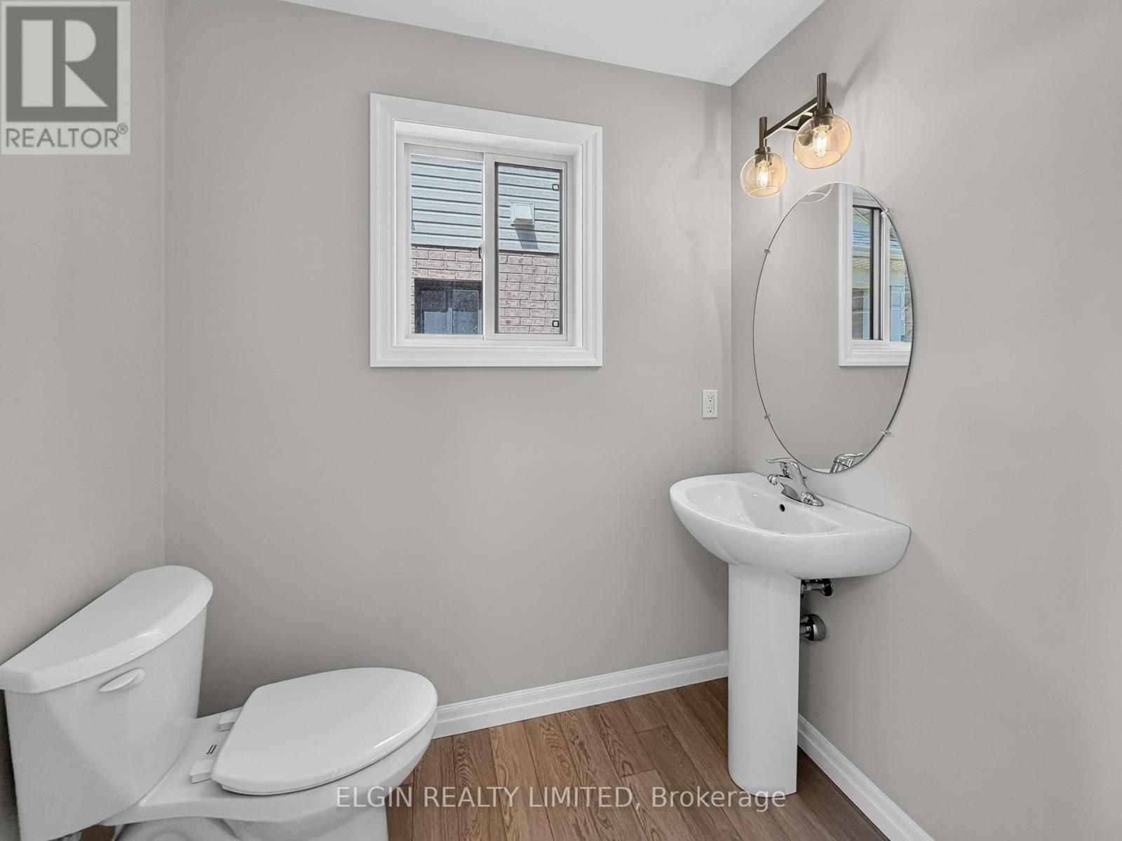 30 HEMLOCK CRESCENT - 6