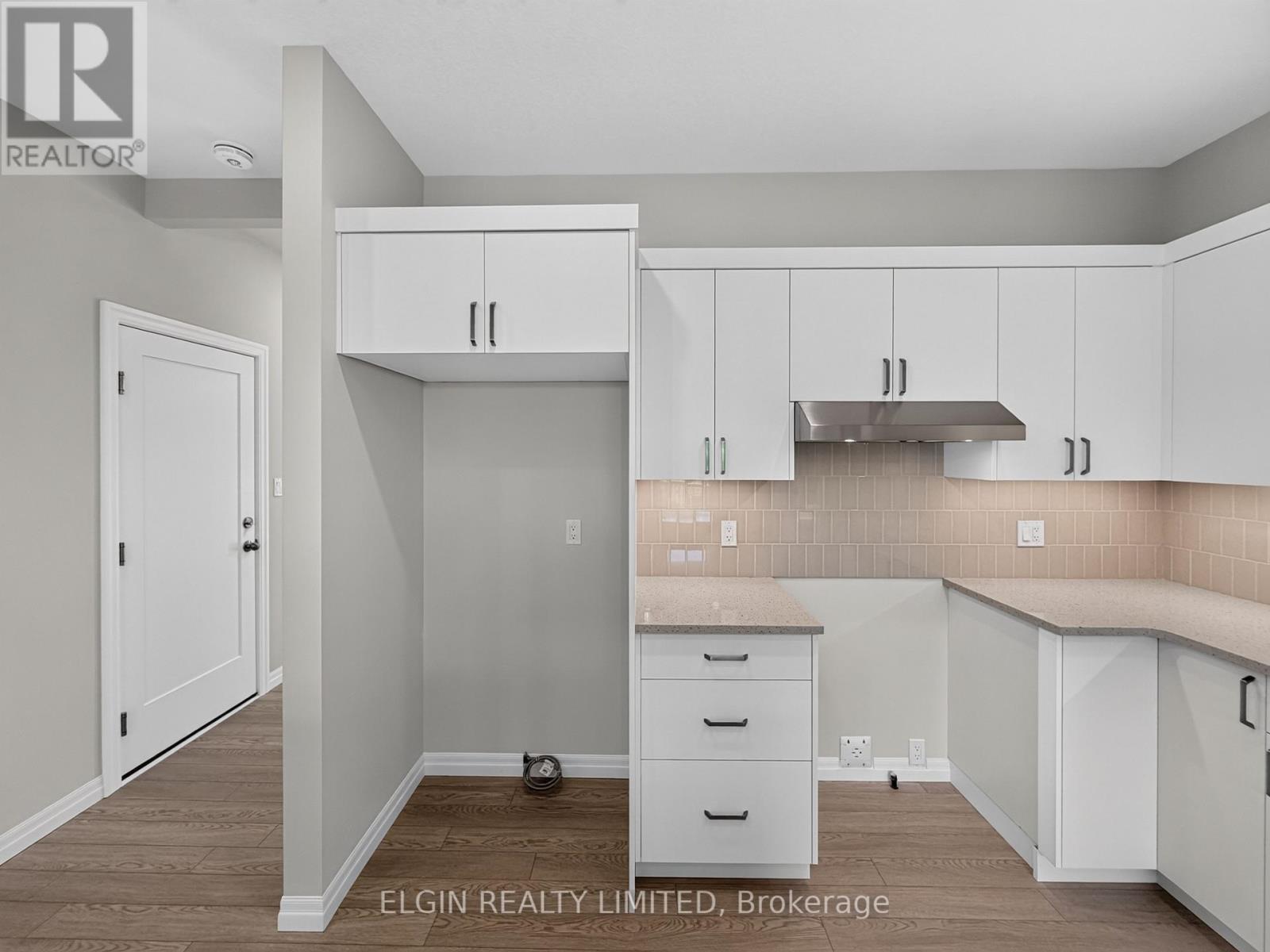 30 HEMLOCK CRESCENT - 9
