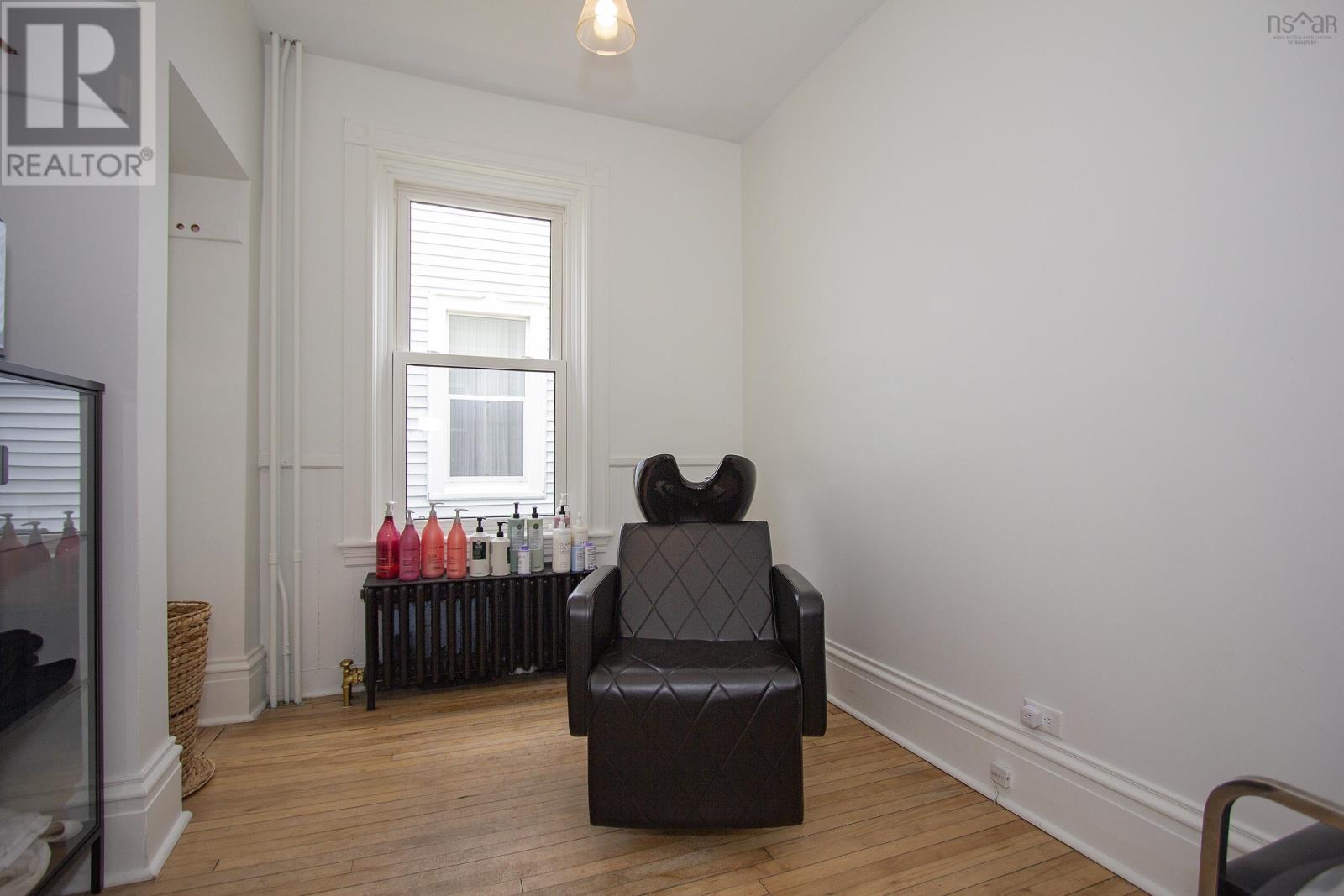 159 Victoria Street E - 16