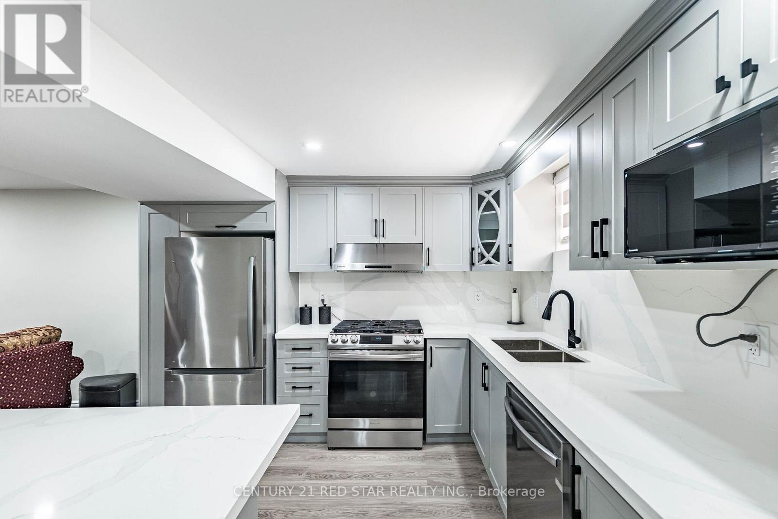 396 DERRYDALE DRIVE - 32