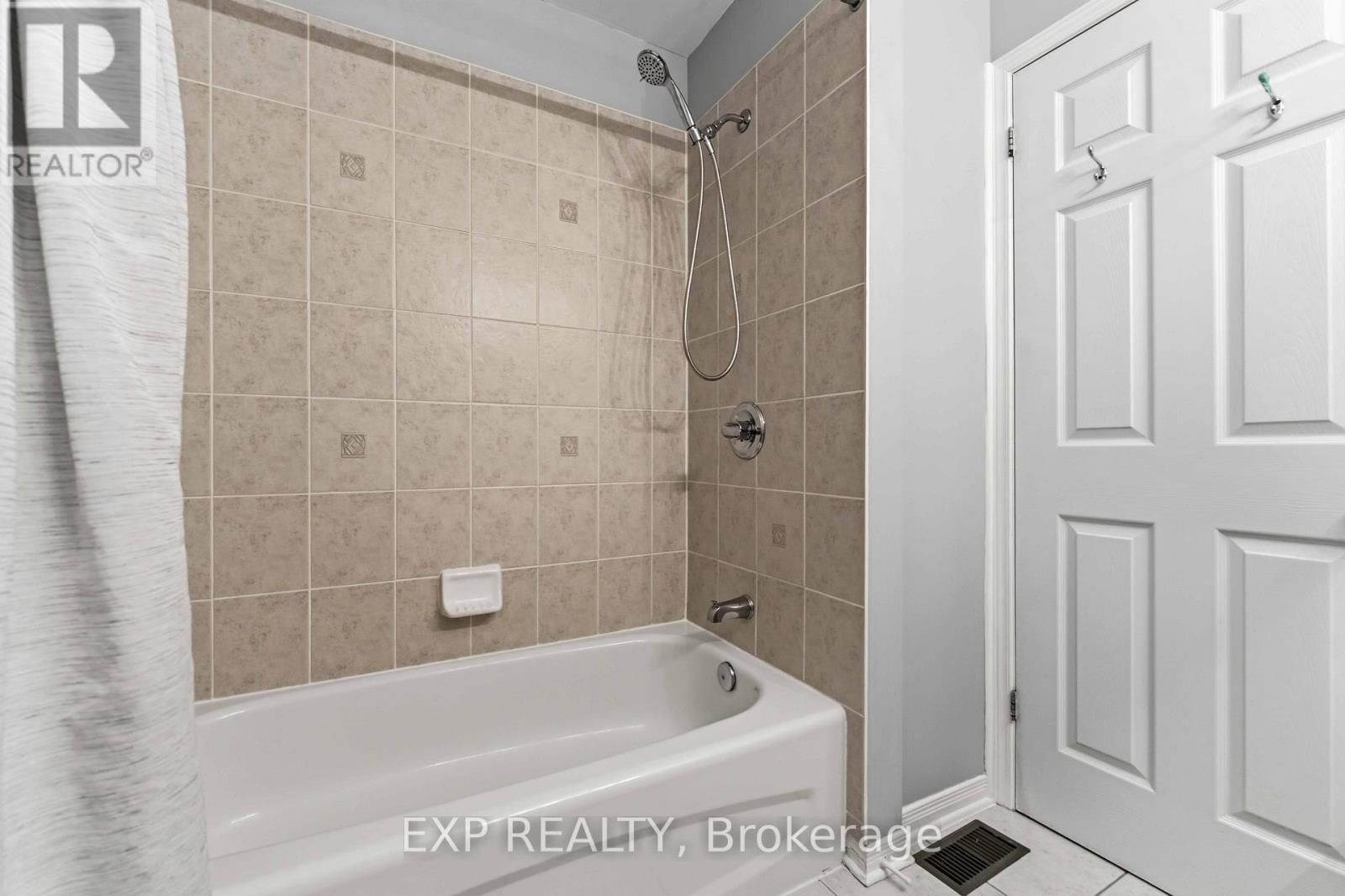 81 STRATHAVEN PRIVATE - 28