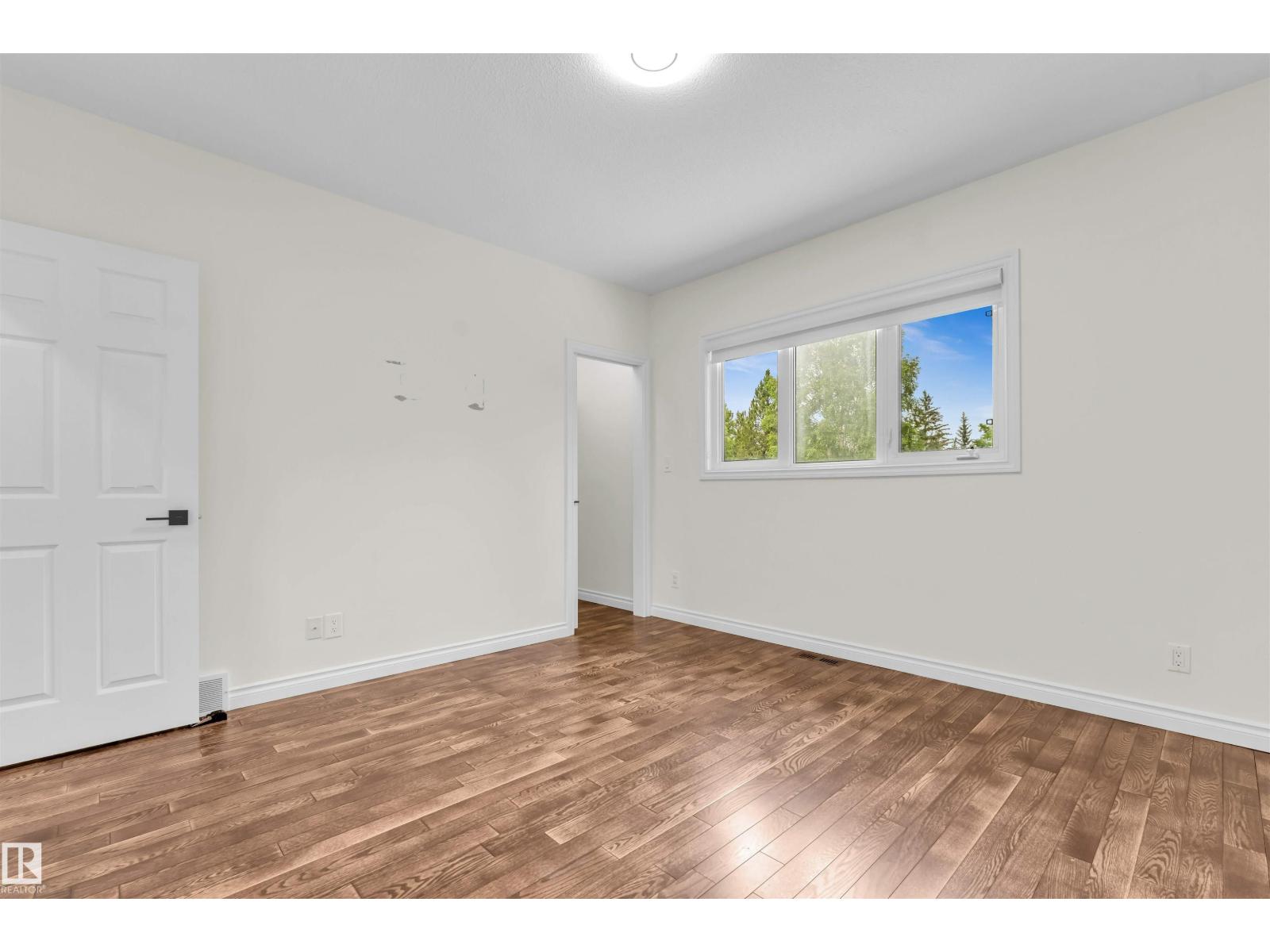 #37 51528 RGE ROAD 262 - 32