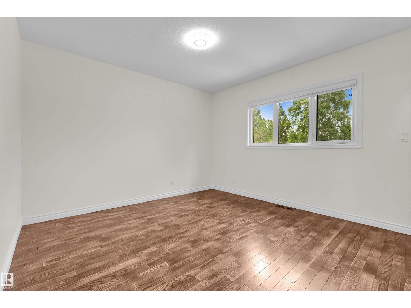 #37 51528 RGE ROAD 262 - 28
