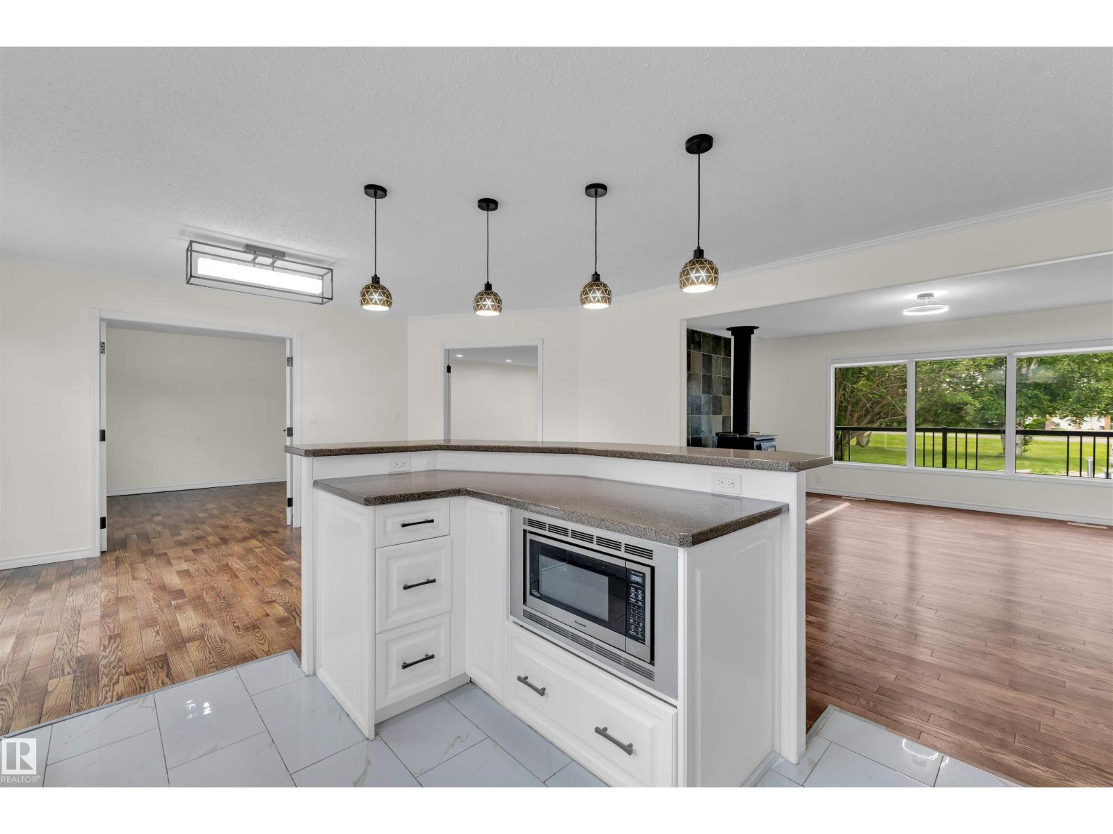 #37 51528 RGE ROAD 262 - 54