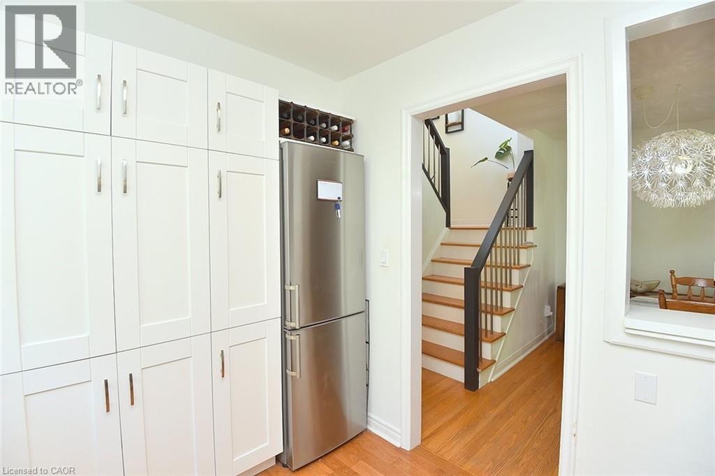 49 PARK Street E - 11