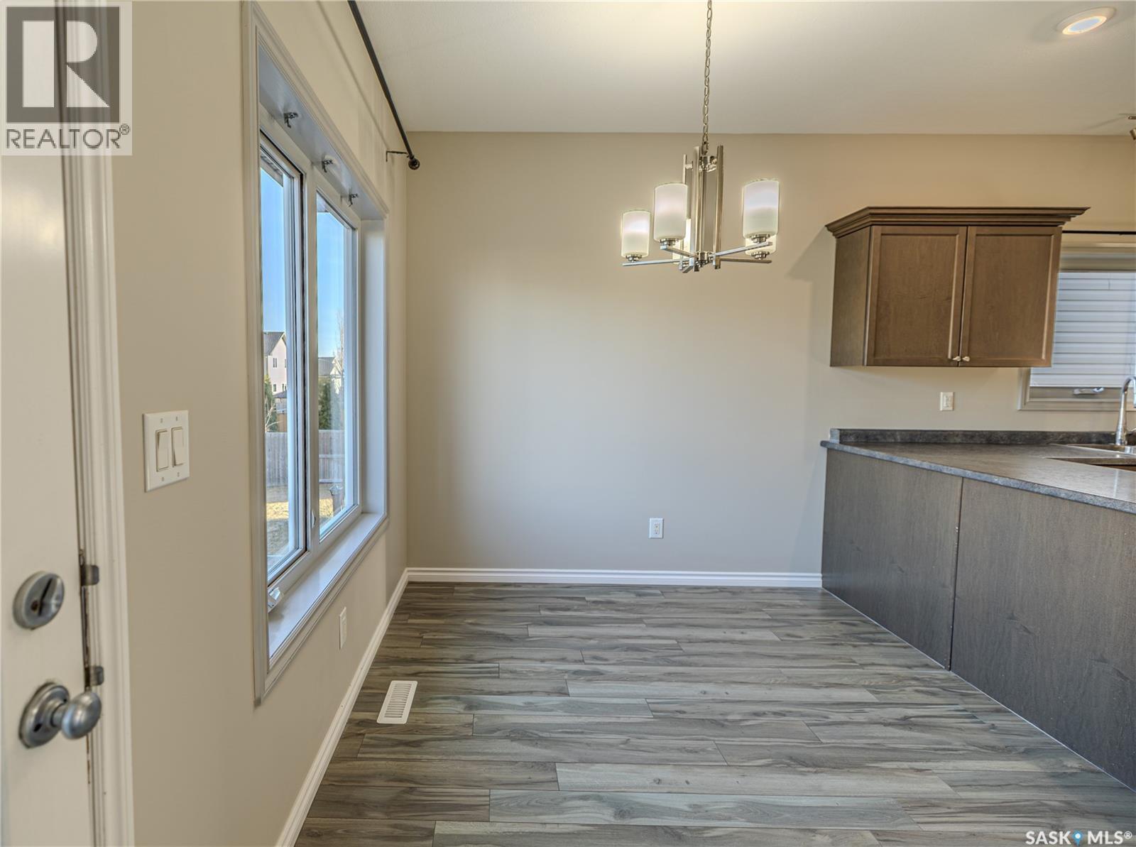 254 MacInnes STREET - 12