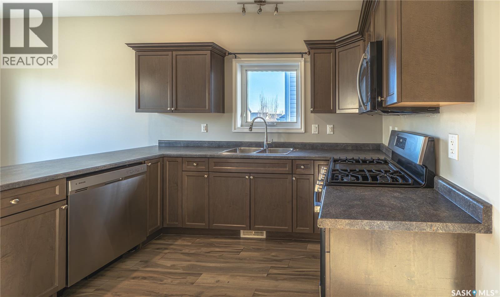 254 MacInnes STREET - 6