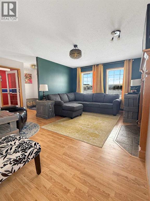 42, 113033 Township Road 592 - 10
