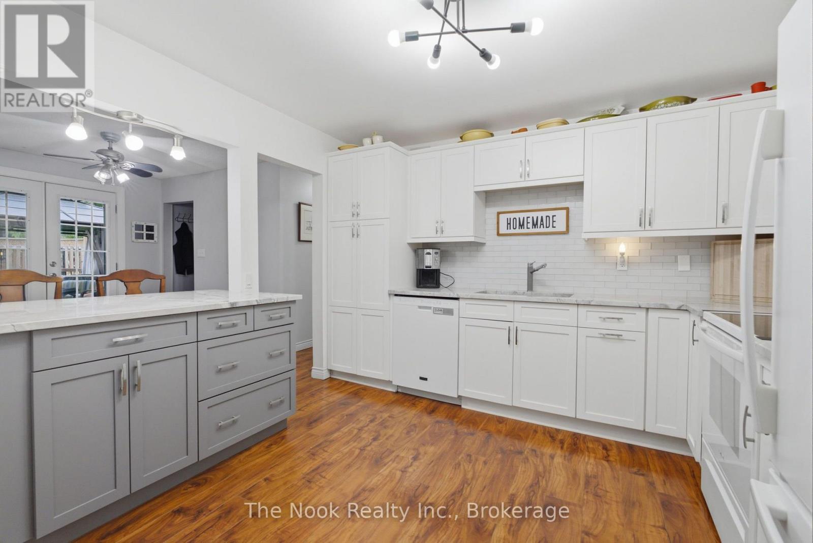 5203 VALLEYVIEW CRESCENT - 12