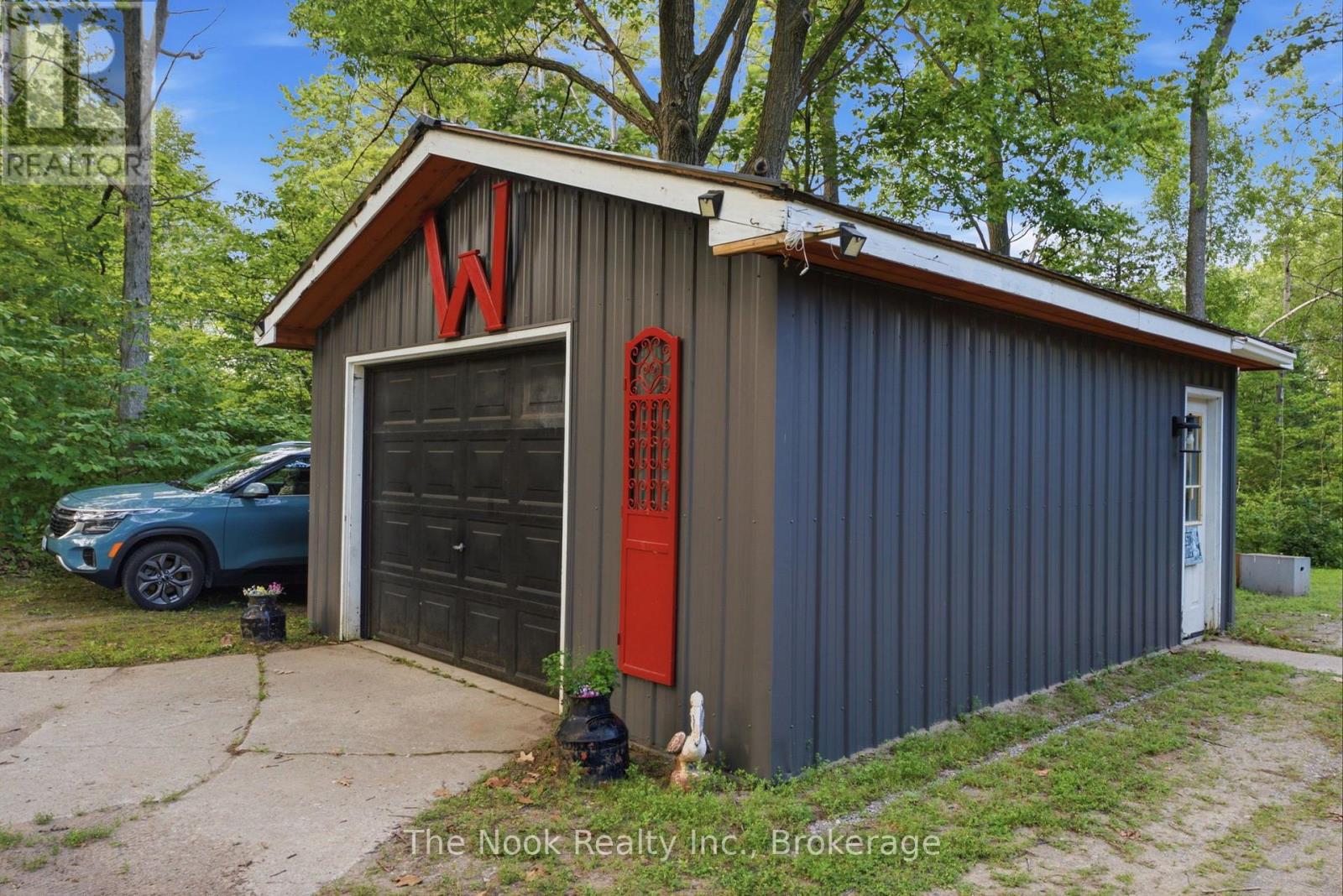 5203 VALLEYVIEW CRESCENT - 48
