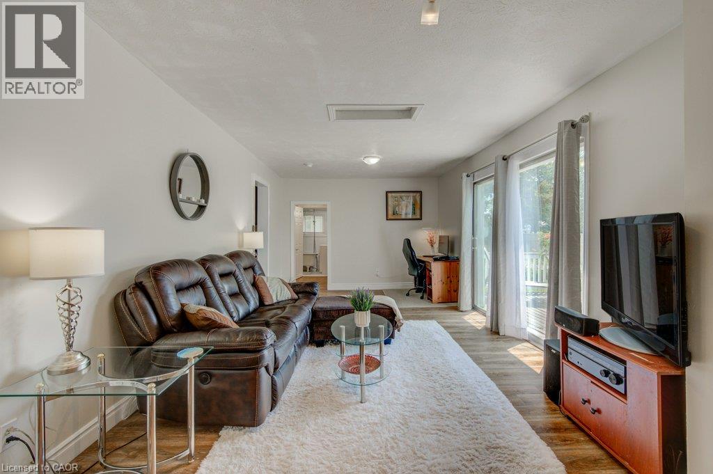 461 SELKIRK Street - 26