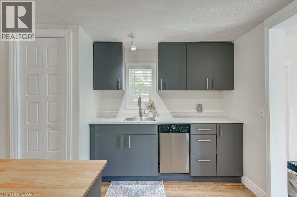 461 SELKIRK Street - 40