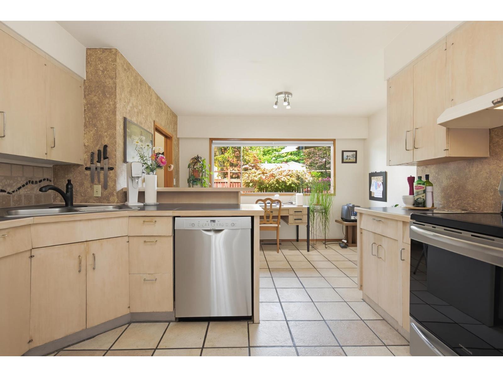 4 Bed, 2 Bath House for Sale in Abbotsford – 2822 UPLAND CRESCENT, Abbotsford – MLS# R3146007 - Image 5