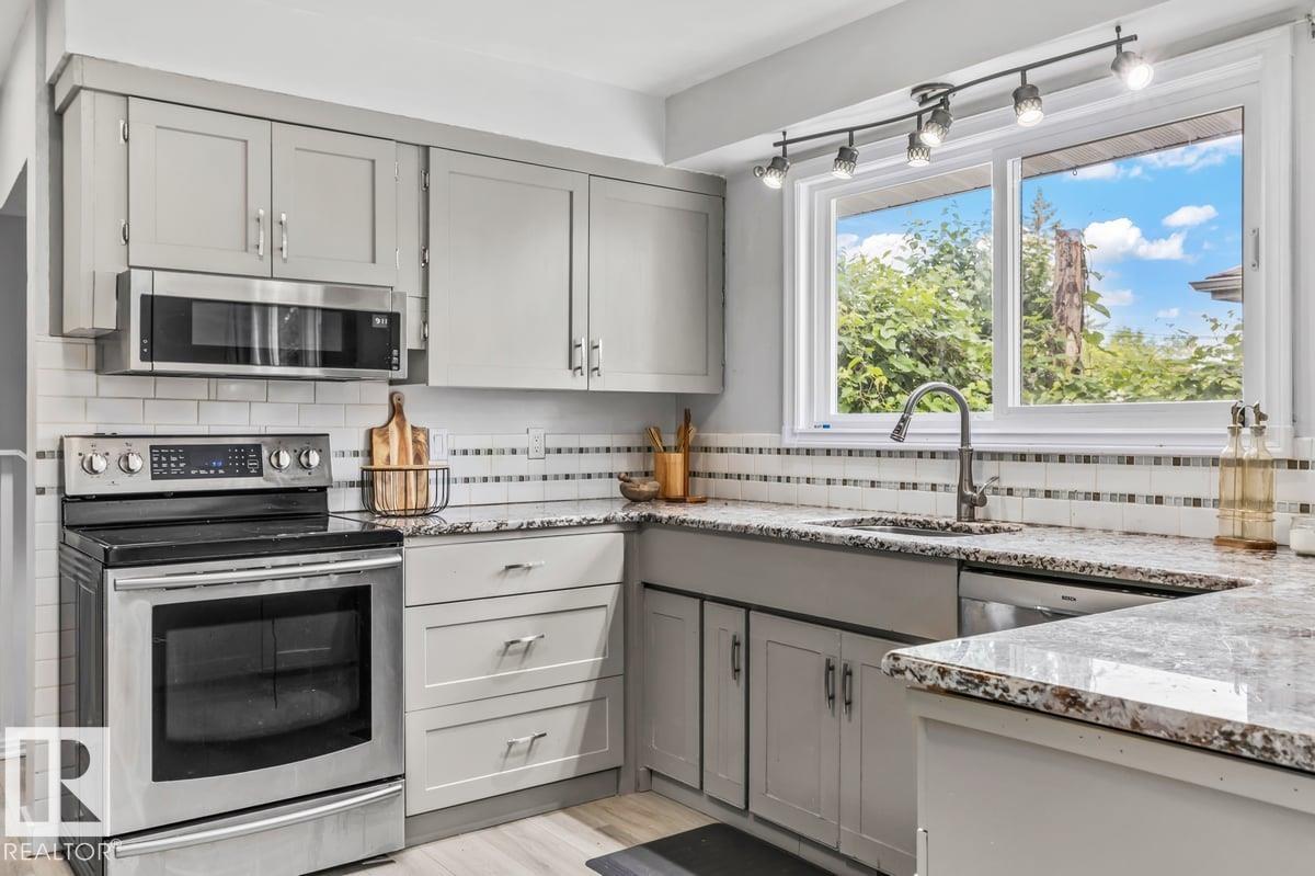 9304 128A AV NW - 11