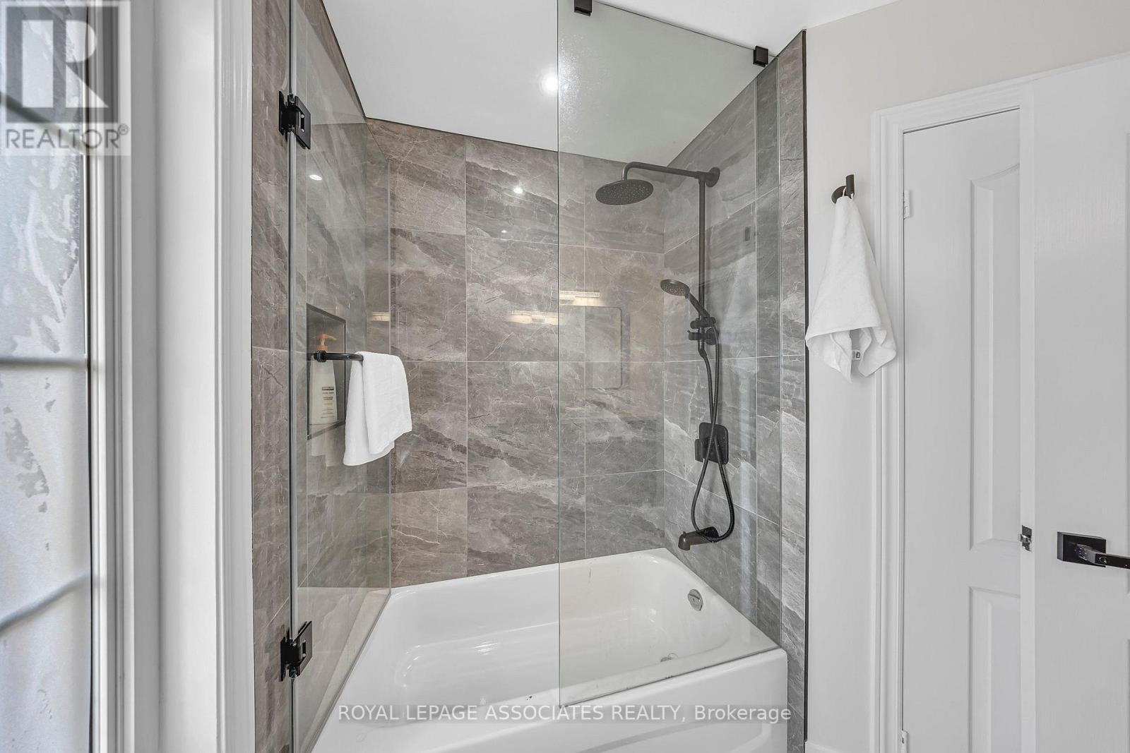 5 MEAD TERRACE - Image 33