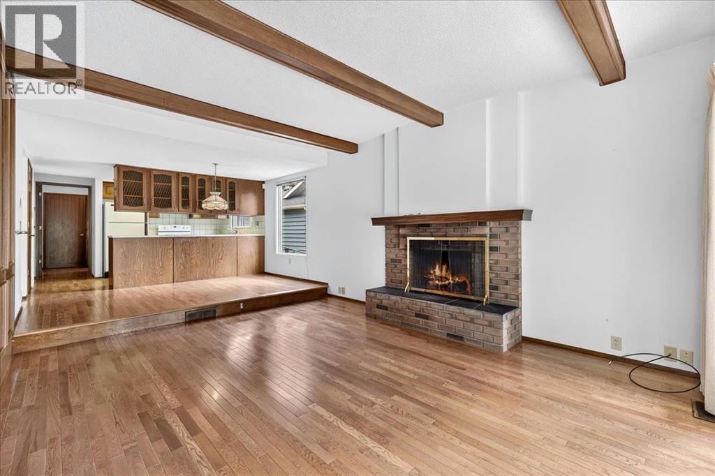 212 Stravanan Bay SW - 21