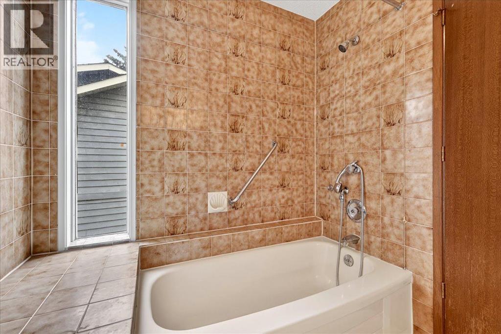 212 Stravanan Bay SW - 29