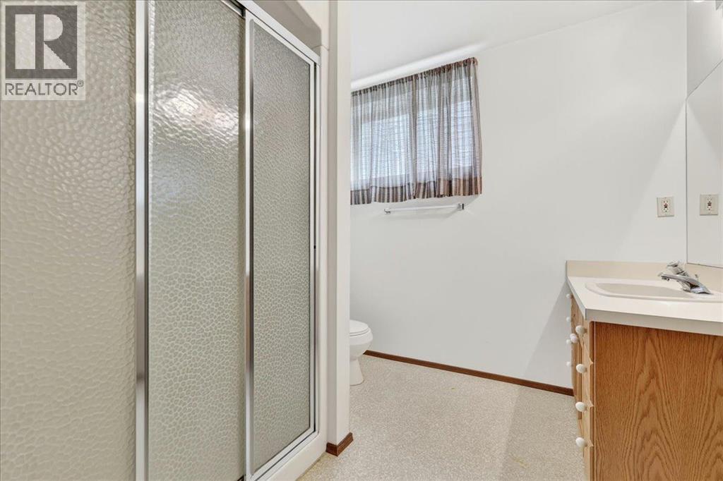 212 Stravanan Bay SW - 40