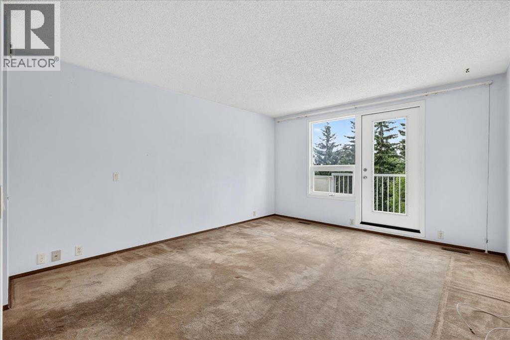 212 Stravanan Bay SW - 28