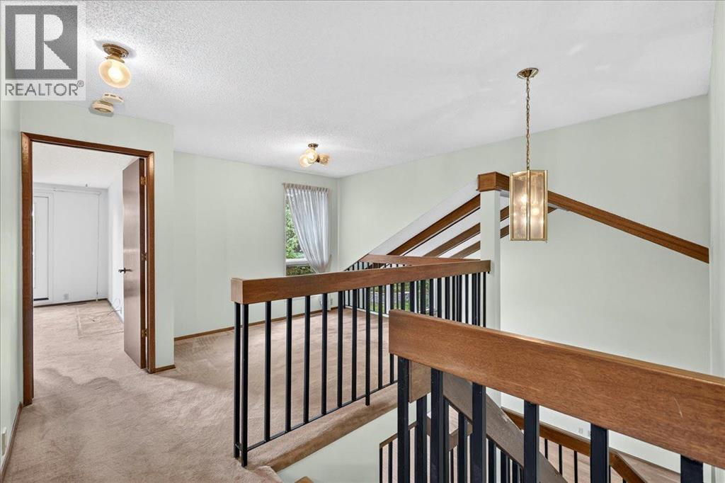 212 Stravanan Bay SW - 25