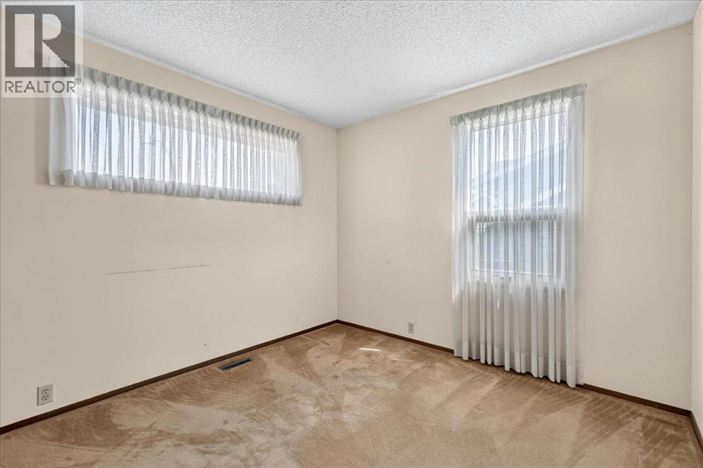 212 Stravanan Bay SW - 33