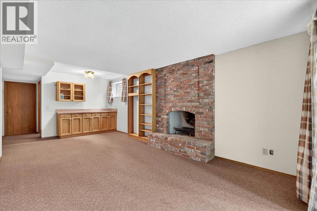 212 Stravanan Bay SW - 37