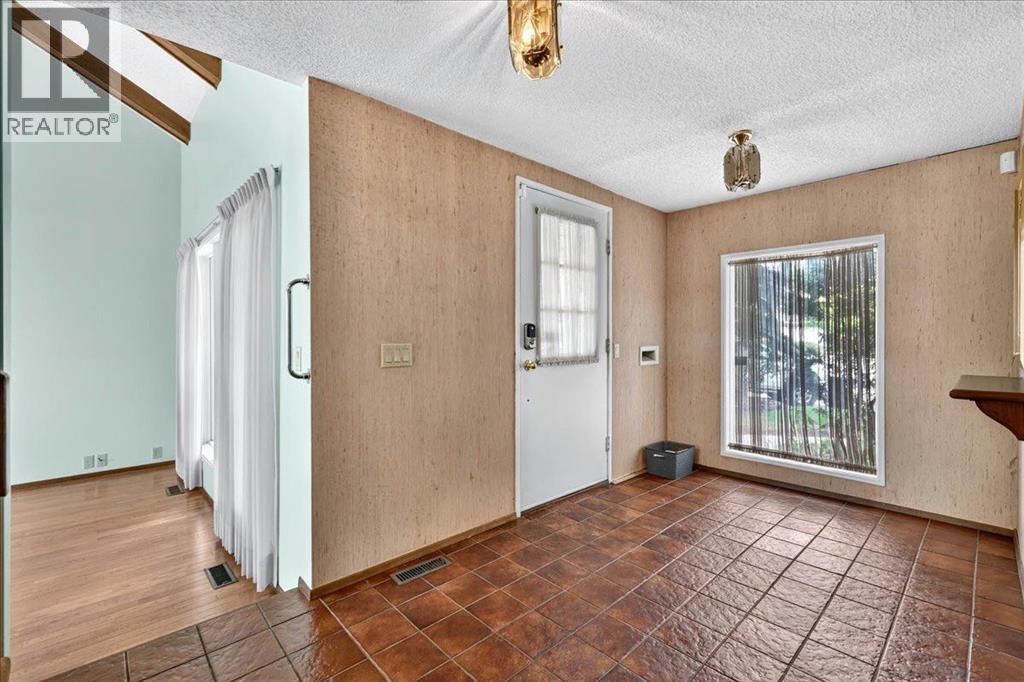 212 Stravanan Bay SW - 7