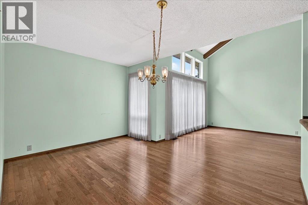212 Stravanan Bay SW - 15